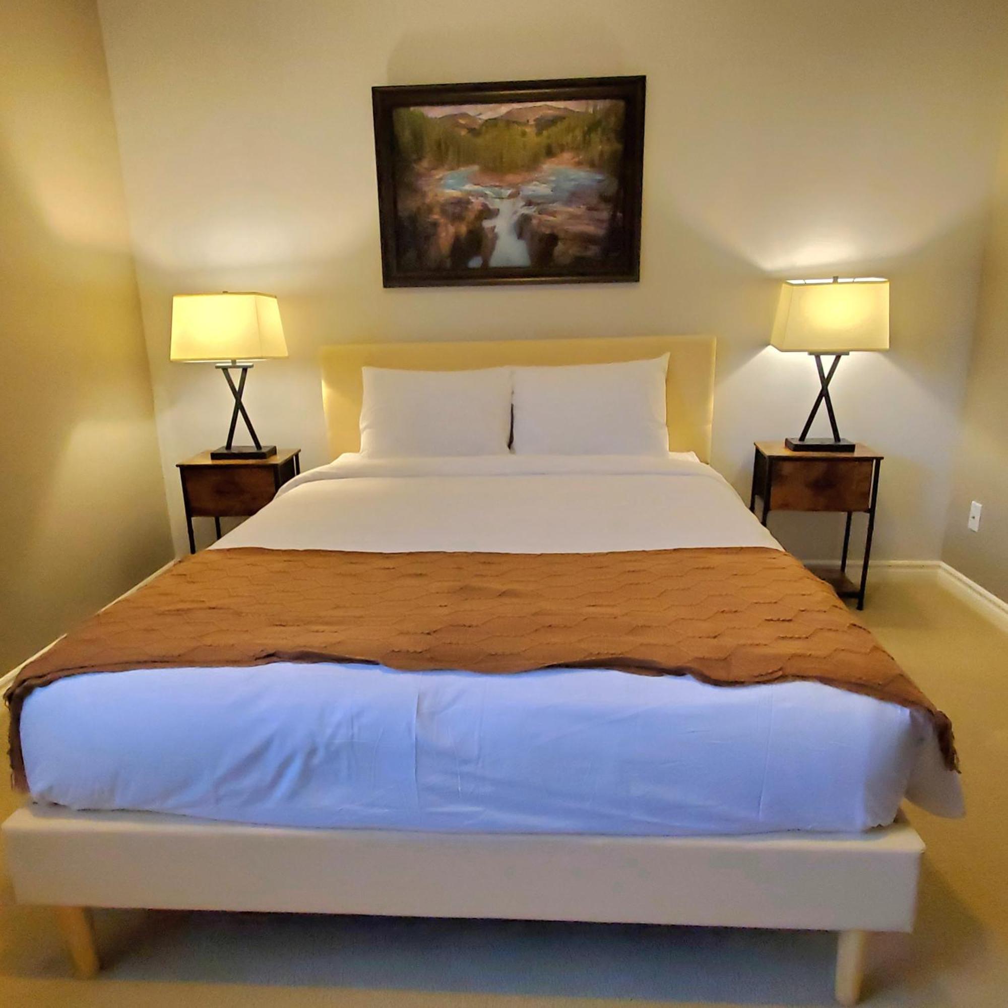 Private 2 Bedrooms Suite Near Hwy 1, Cultus Lake, Heritage Park, Fishing, Coliseum Чилливак Экстерьер фото