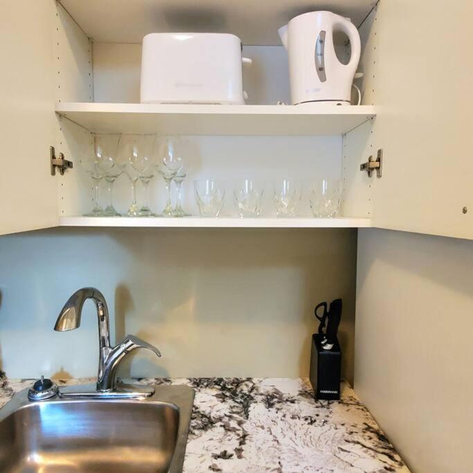 Private 2 Bedrooms Suite Near Hwy 1, Cultus Lake, Heritage Park, Fishing, Coliseum Чилливак Экстерьер фото
